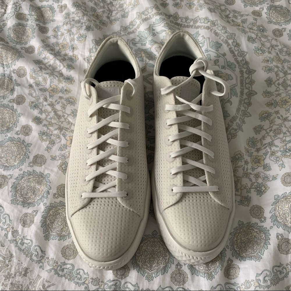 NEW MODRN converse cream/white shoes